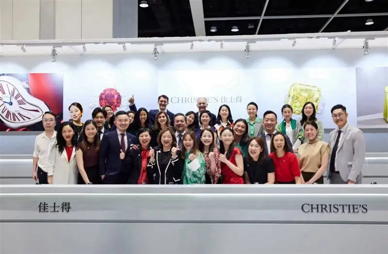 朱文杰馆长与佳士得核心成员合影
